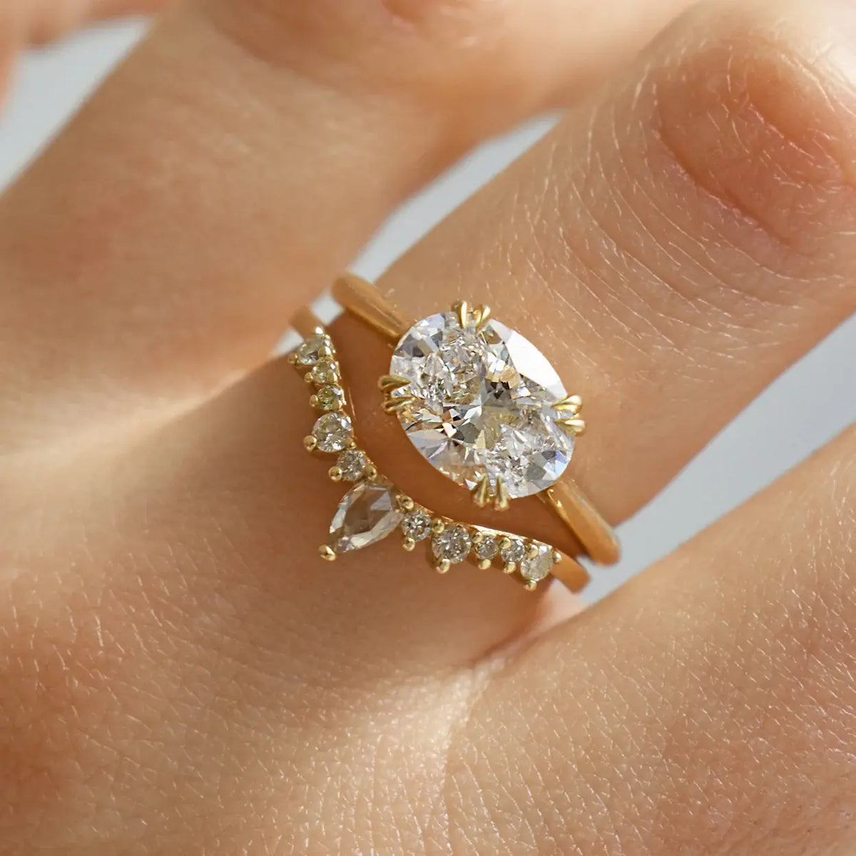 Bea Solitaire East West Ring