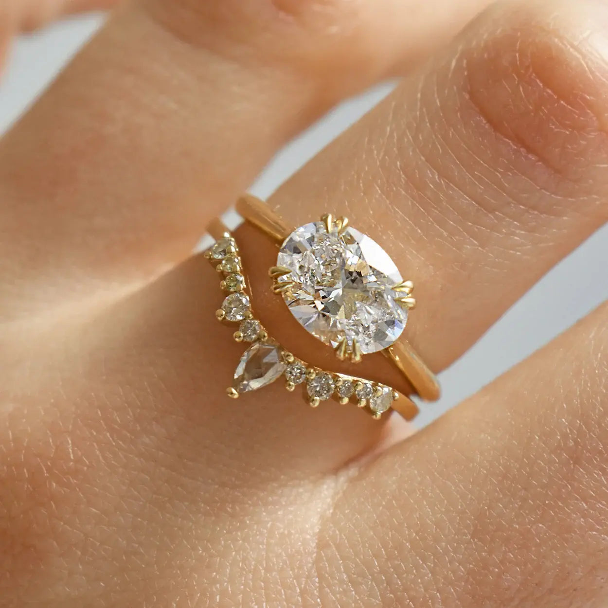 Bea Solitaire East West Ring