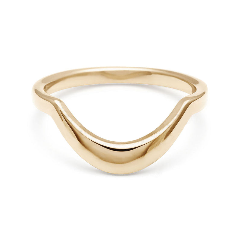 A solid gold tapered band set in yellow gold., Yellow Gold