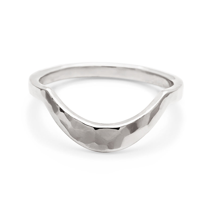 A solid gold tapered band with a hammered finish set in white gold., White Gold