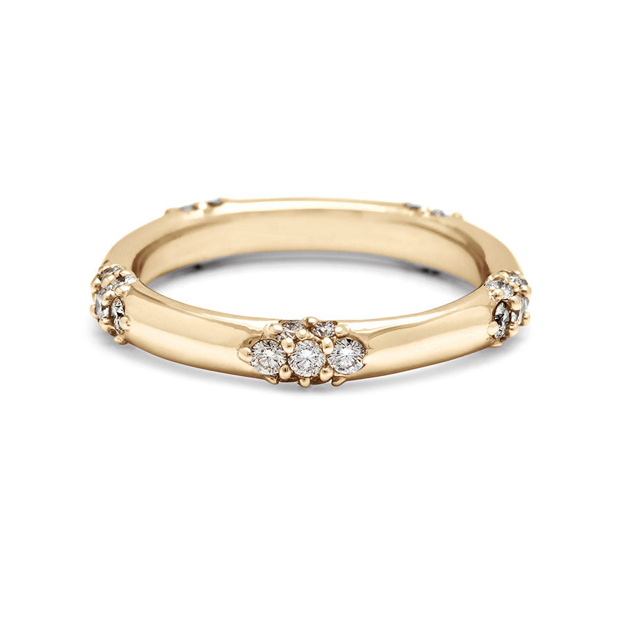 A five cluster white diamond band in yellow gold.