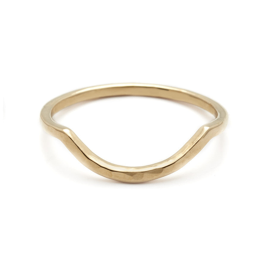 A curved solid hammered gold band set in yellow gold., Yellow Gold