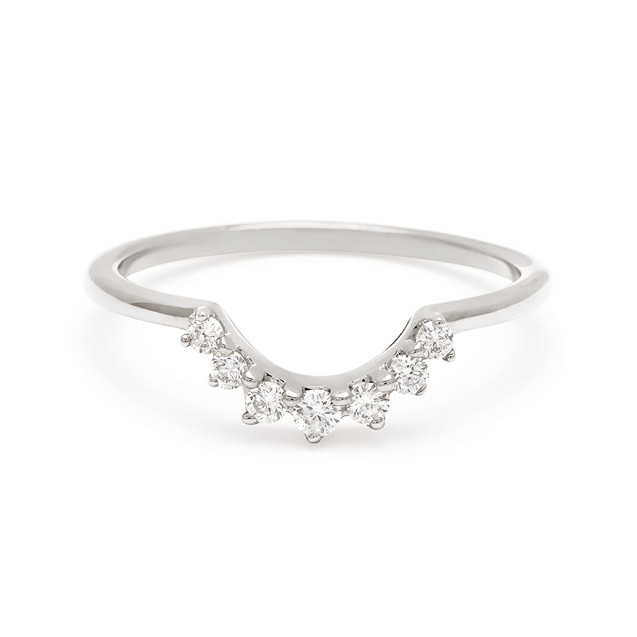 A curve band with 7 white diamonds set in platinum.
