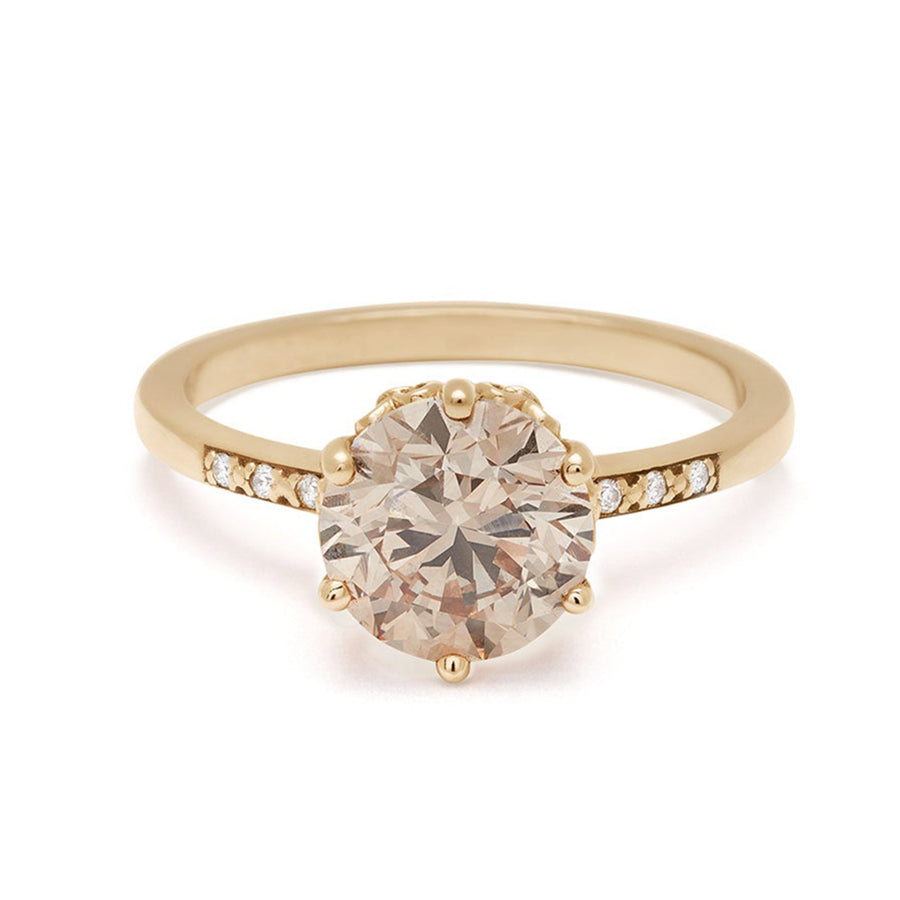 A solitaire ring with a round 2.00ct champagne diamond with white diamond pave on either side set in yellow gold., Yellow Gold