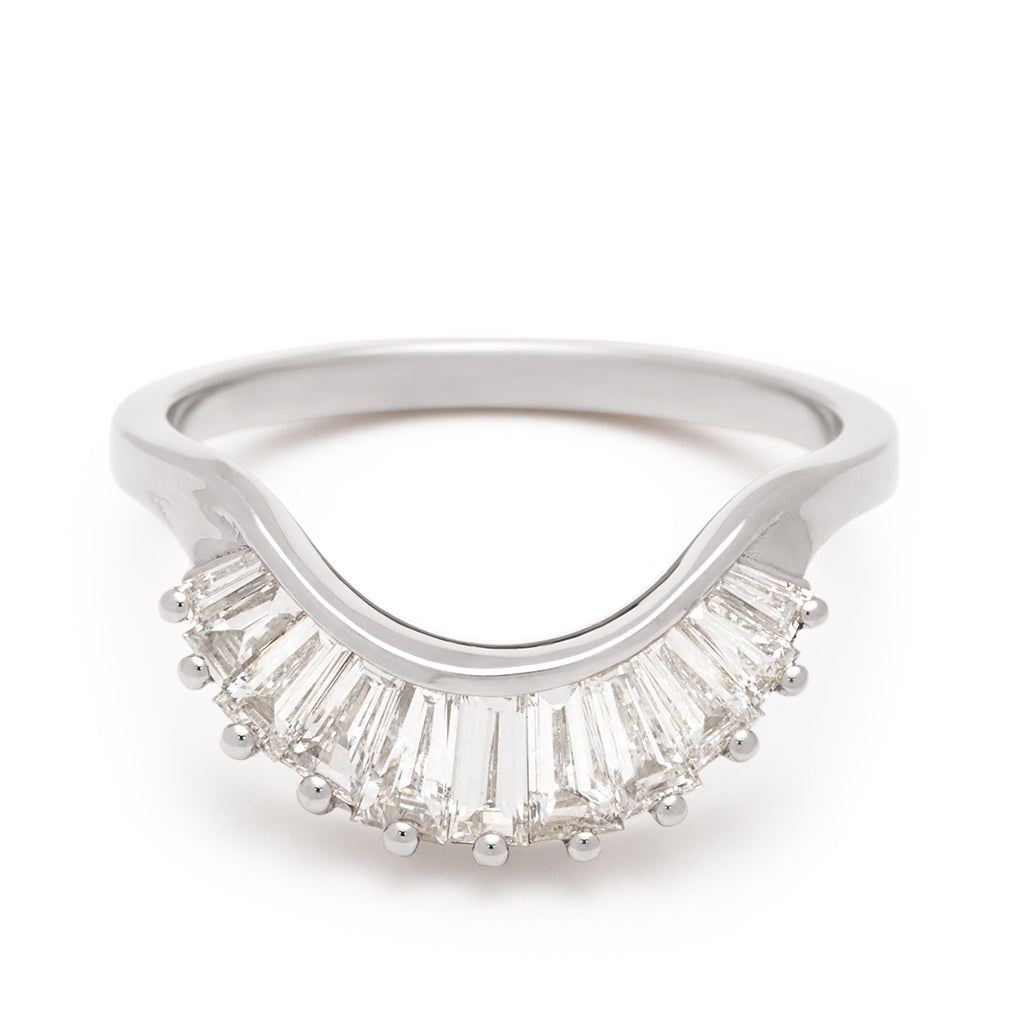 11 white diamond baguettes set in a curved band and in white gold.