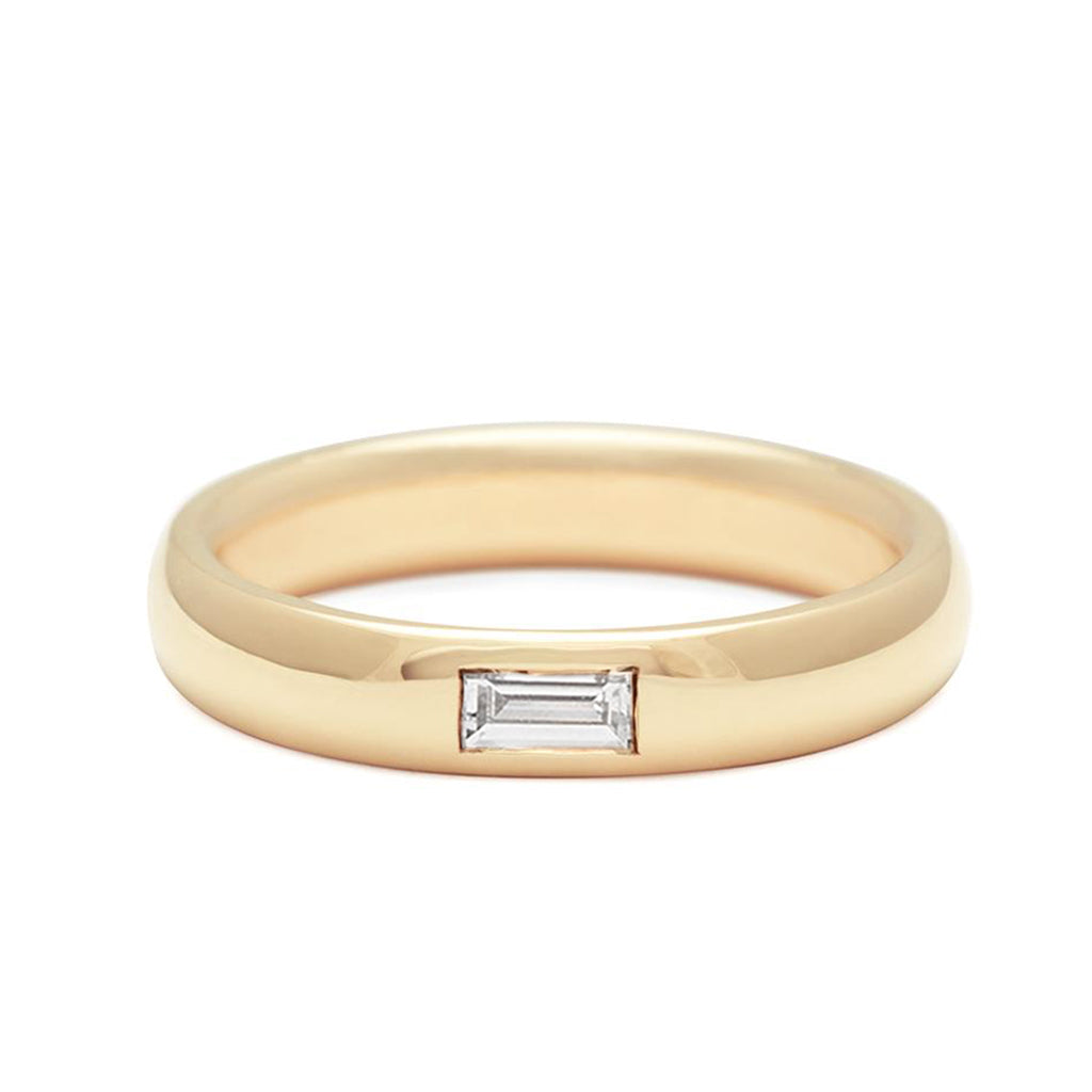 A 4mm classic round band with a white diamond baguette set in yellow gold.